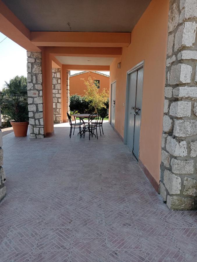Villa In Campagna Tra Natura E Verde Монталто ди Кастро Екстериор снимка